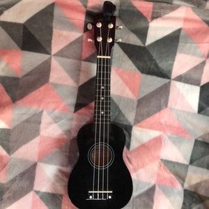 Beginner Ukelele (with electronic tuner)